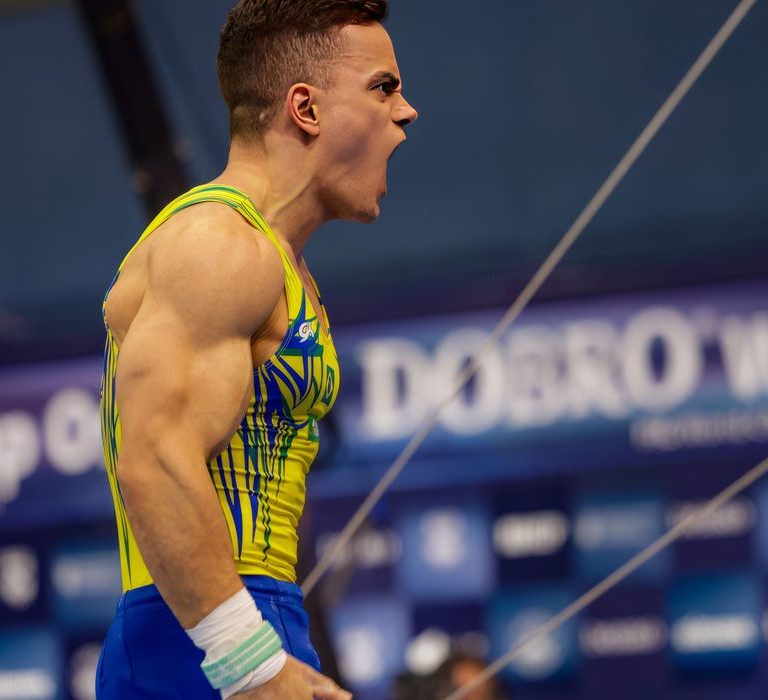 Caio Souza lidera ginástica brasileira em etapa da Copa do Mundo