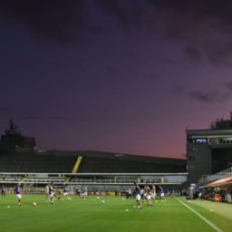 Santos terá que jogar com portões fechados após confusão em clássico