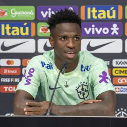 Vinicius Júnior agradece apoio na luta contra o racismo