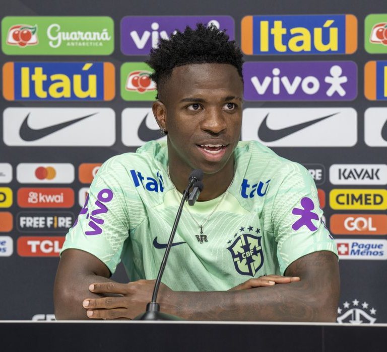 Vinicius Júnior agradece apoio na luta contra o racismo