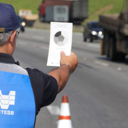 Operação Fumaça Preta da Cetesb autua cinco caminhoneiros em Marília