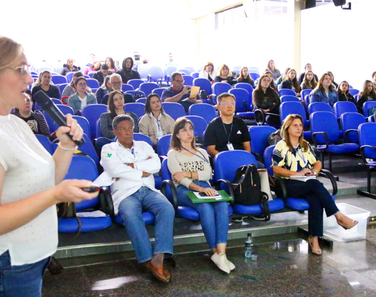 Veterinária da Unimar participa de evento sobre raiva