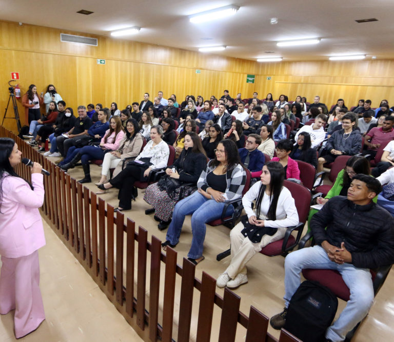 Direito da Unimar realiza debate intenso sobre os dilemas éticos que cercam o desenvolvimento embrionário