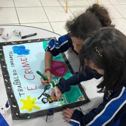 Alunos participam do lançamento da campanha de combate ao trabalho infantil