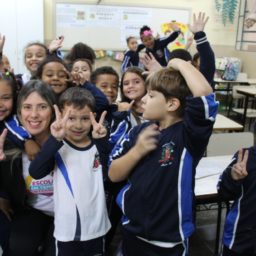 Educação entrega 76 mil uniformes de inverno para todos alunos