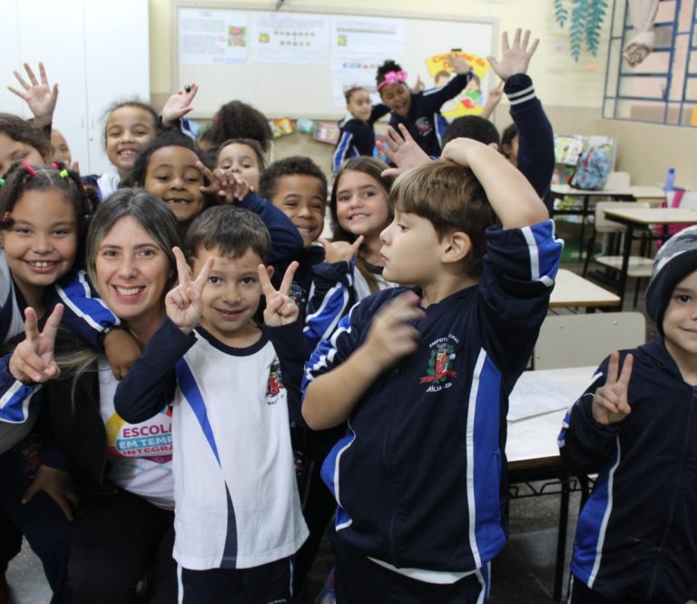 Educação entrega 76 mil uniformes de inverno para todos alunos