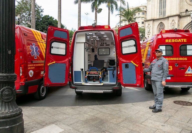 Corpo de Bombeiros de Marília recebe 4 novas viaturas de resgate