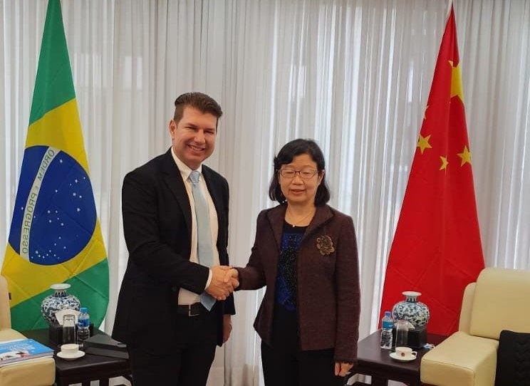 Prefeito de Quintana tem reunião de negócios com a cônsul-geral da China