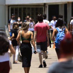 Estudantes contam como usaram o Enem para estudar fora do Brasil