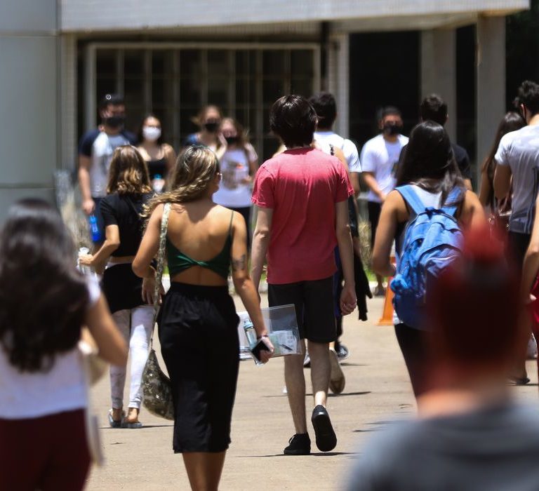 Problema estrutural distancia alunos do Enem, dizem especialistas