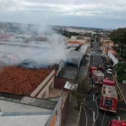 Incêndio destrói casa no bairro Alto Cafezal em Marília