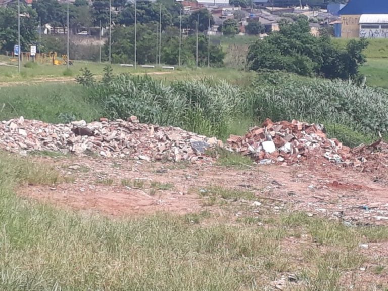 Cetesb adverte Prefeitura sobre lixo abandonado no Parque do Povo