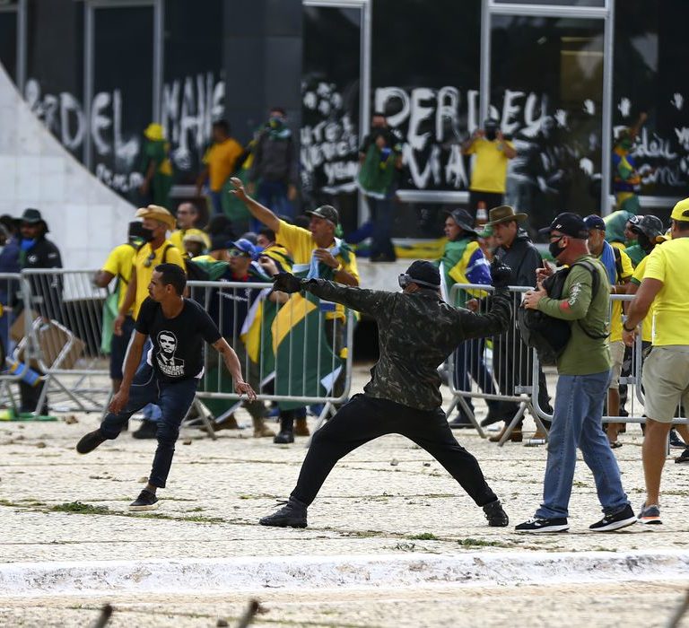 STF inicia julgamento de mais 45 envolvidos nos atos golpistas