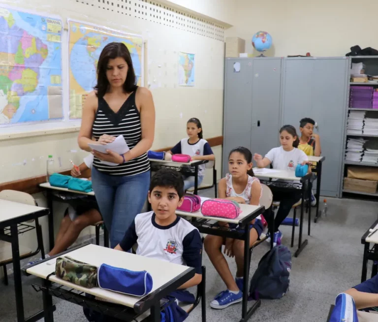 Escolas públicas e particulares de Marília têm média parecida de alunos por sala