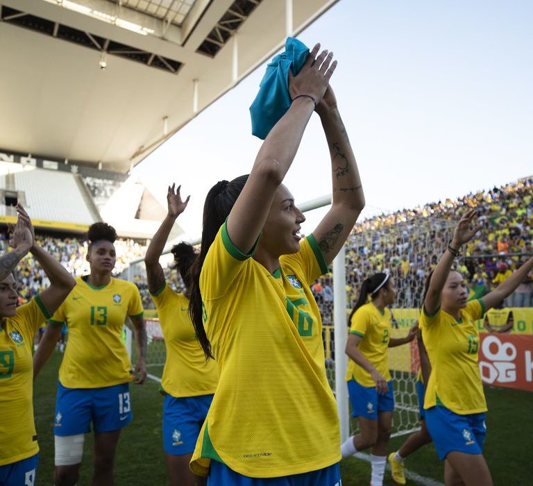 Brasil sobe 1 posição em último ranking da Fifa antes da Copa Feminina