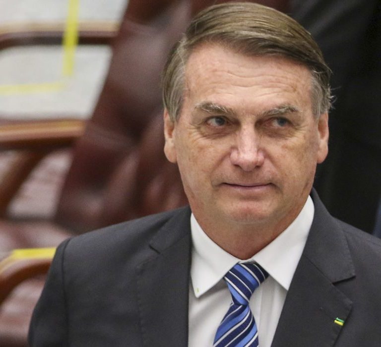 Em nova decisão, Justiça bloqueia mais R$ 370 mil de Bolsonaro