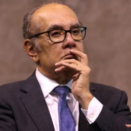 Gilmar Mendes toma posse na cadeira de ministro substituto no TSE