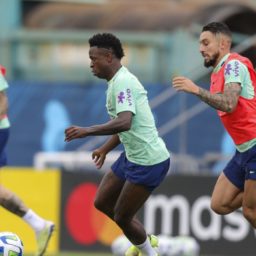 Seleção brasileira realiza 1º treino com grupo completo em Barcelona