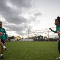 Com passagem de bastão, Marta lidera geração em última Copa do Mundo