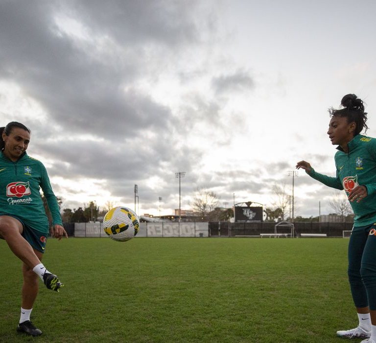 Com passagem de bastão, Marta lidera geração em última Copa do Mundo