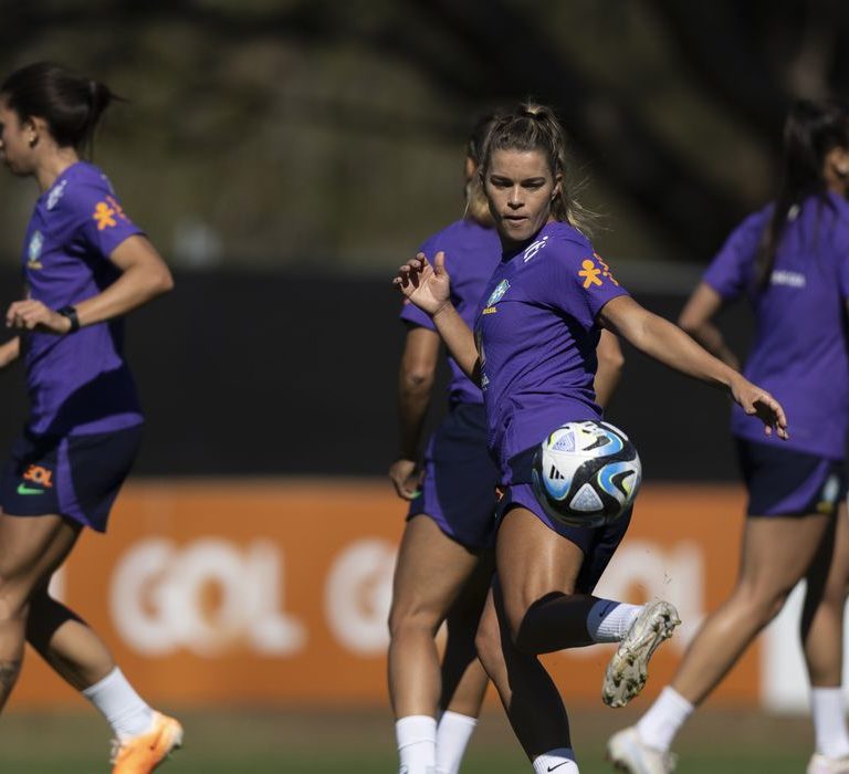 Mundial feminino: Brasil faz primeira atividade com bola