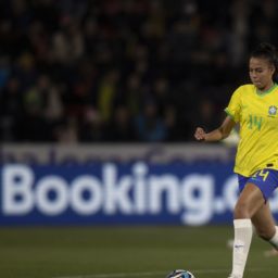 Copa do Mundo: Lauren afirma que espera confronto duro com a França