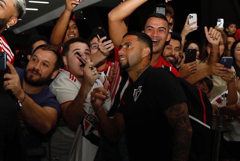 Com o apoio da torcida, São Paulo enfrenta o Cuiabá na Arena Pantanal