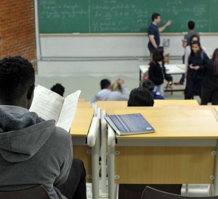 MEC abre 6 mil vagas no ensino superior para estudantes estrangeiros