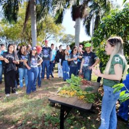 Dia de Campo da Unimar recebe 280 alunos de escolas agrícolas da região