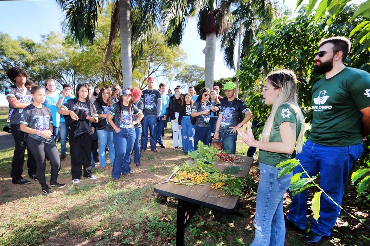 Dia de Campo da Unimar recebe 280 alunos de escolas agrícolas da região