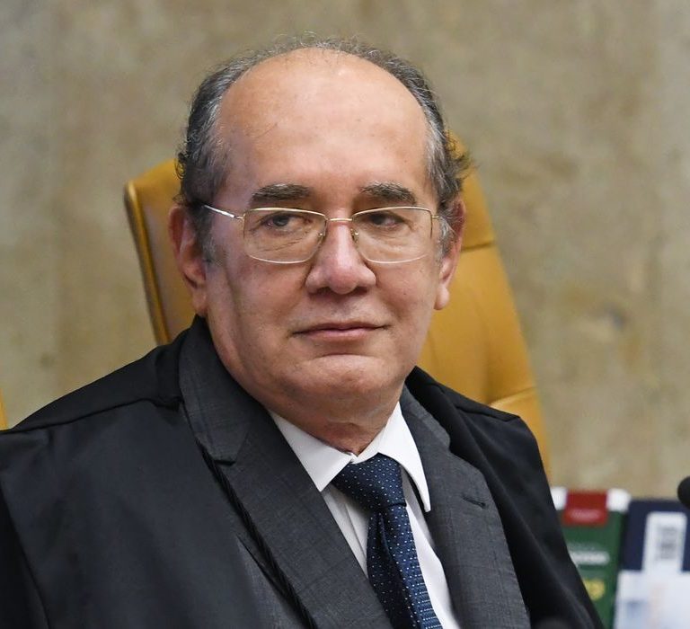 Gilmar Mendes anula arquivamento de ação contra Bolsonaro