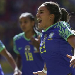 Seleção feminina goleia Chile em último jogo antes da Copa do Mundo