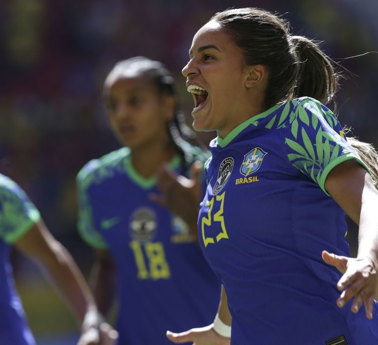 Seleção feminina goleia Chile em último jogo antes da Copa do Mundo