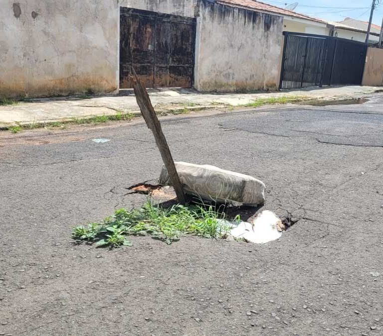 Reclamação sobre buracos é a principal queixa de moradores em Marília