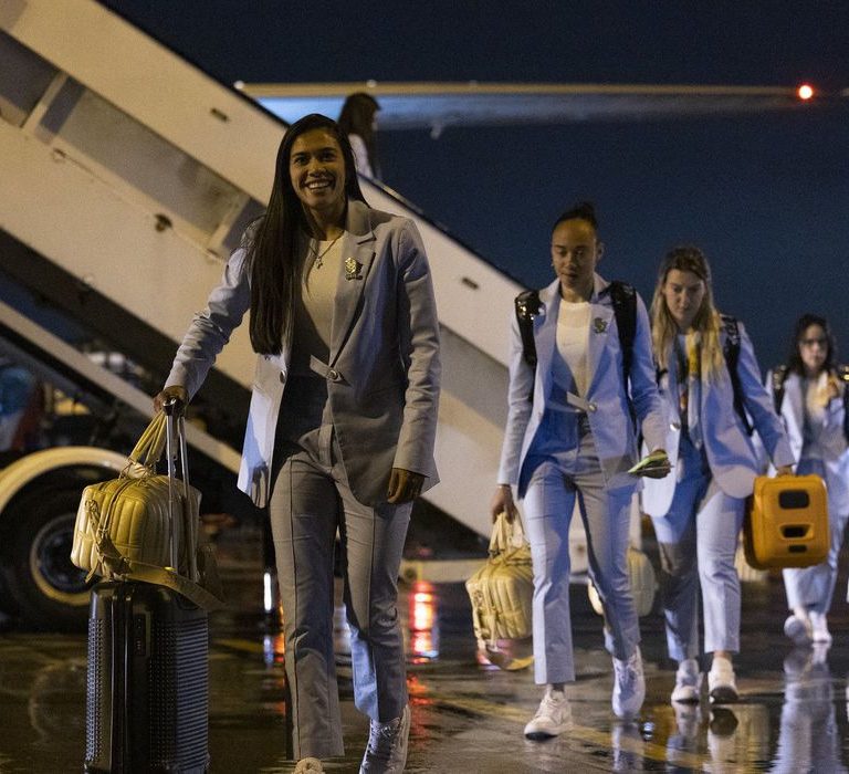 Seleção brasileira desembarca na Austrália para Copa do Mundo Feminina