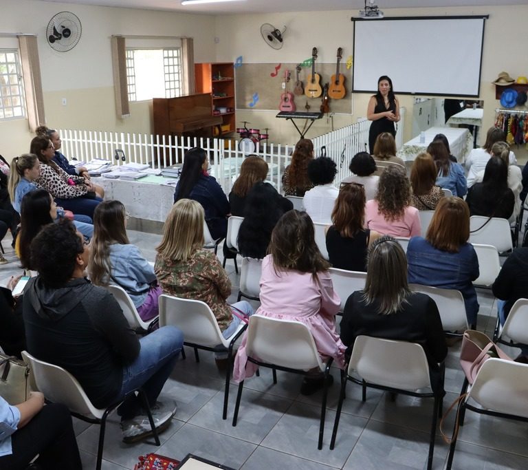 Emei Raio de Sol recebe intercâmbio de professores municipais de Assis