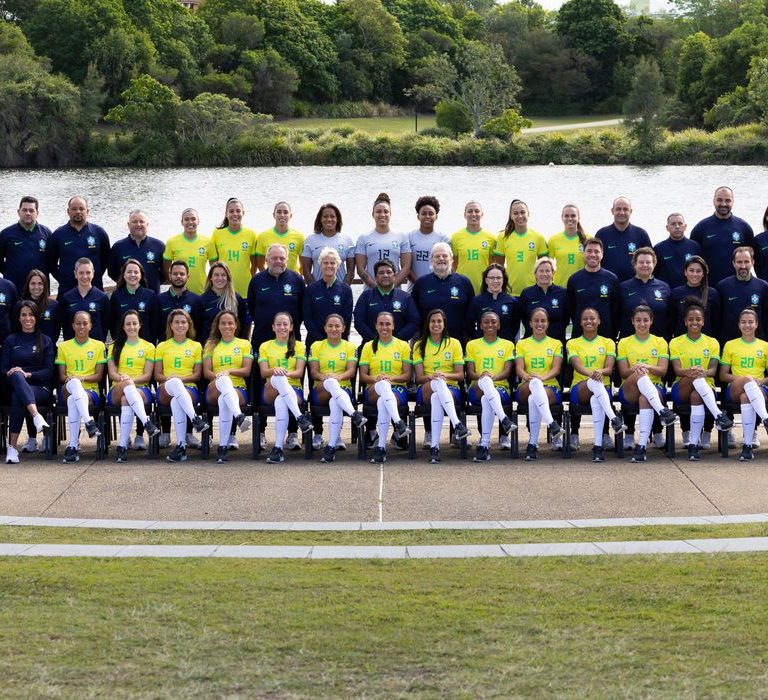 Em meio a treinos, Seleção Feminina faz foto oficial da Copa do Mundo