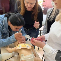 Equipe do PA Sul recebe treinamento em emergência pediátrica