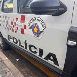 Homem tenta fugir, mas é preso com mochila cheia de drogas na zona Norte