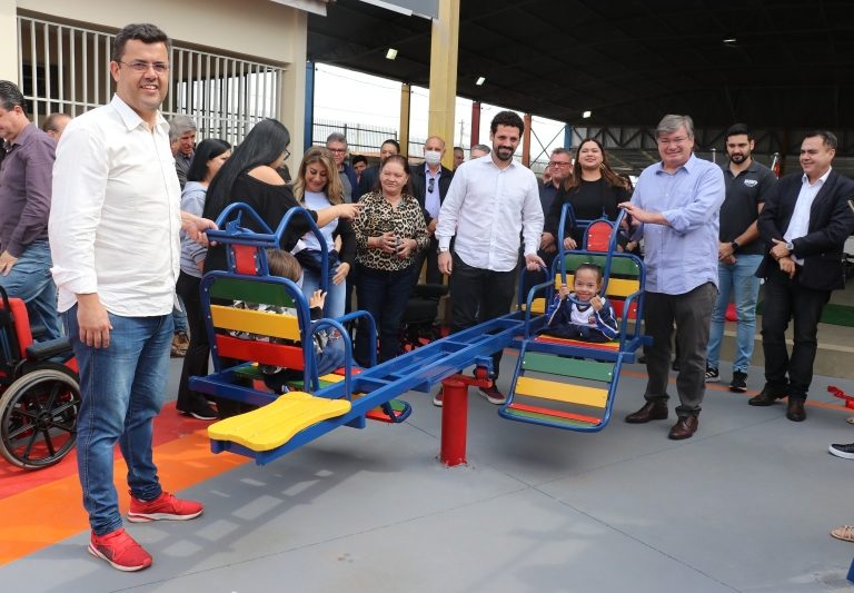 Prefeitura entrega primeiro parque inclusivo e adaptado para escola municipal