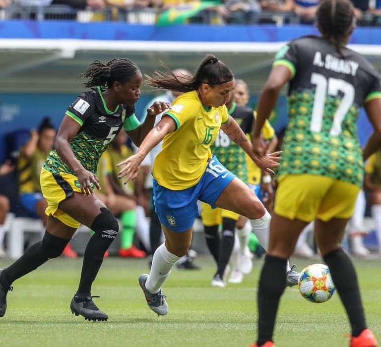 Brasil enfrenta Jamaica precisando de vitória para chegar às oitavas