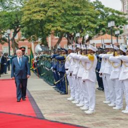 Lula anuncia programa para desenvolver agricultura de Angola