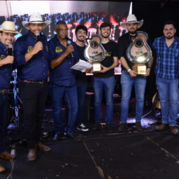 Dupla Augusto César e Gustavo vence o 5º Festival Sertanejo Caipira de Marília