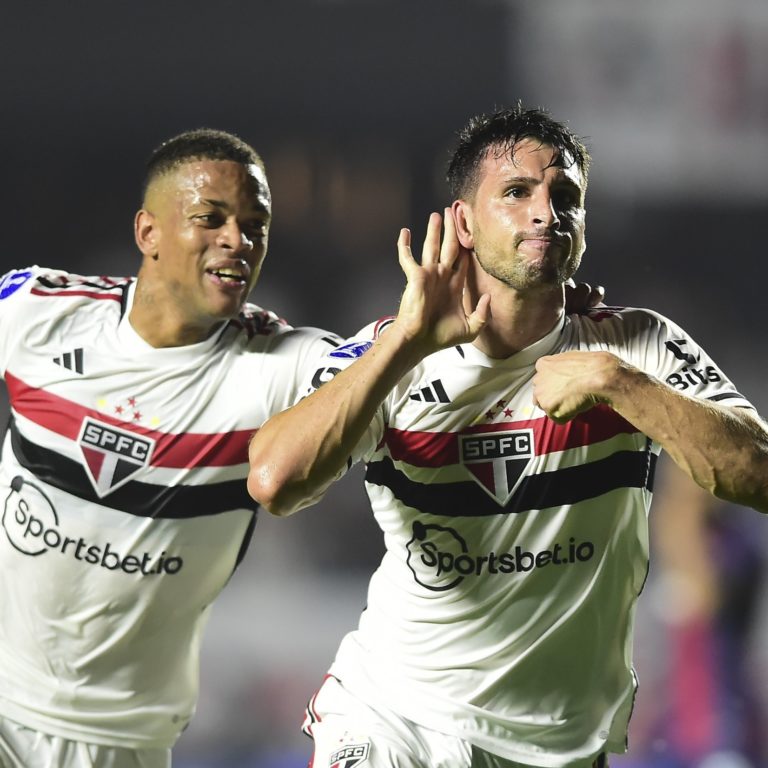 São Paulo vence San Lorenzo em Morumbi cheio e avança na Sul-Americana