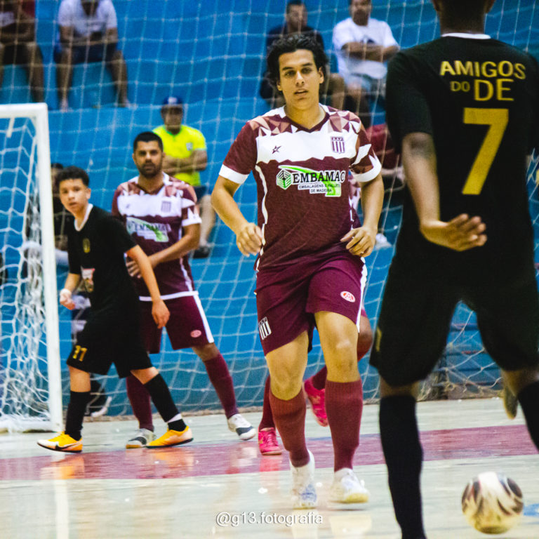 Clubes de Pompeia buscam vaga na semifinal do Campeonato de Futsal de Férias
