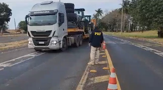 PRF detém dois caminhoneiros acusados de embriaguez ao volante em Marília