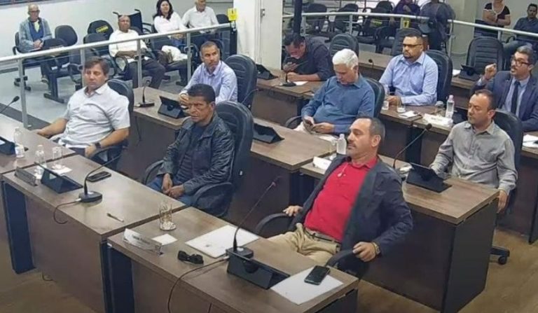 Câmara rejeita e arquiva denúncias contra prefeito de Garça