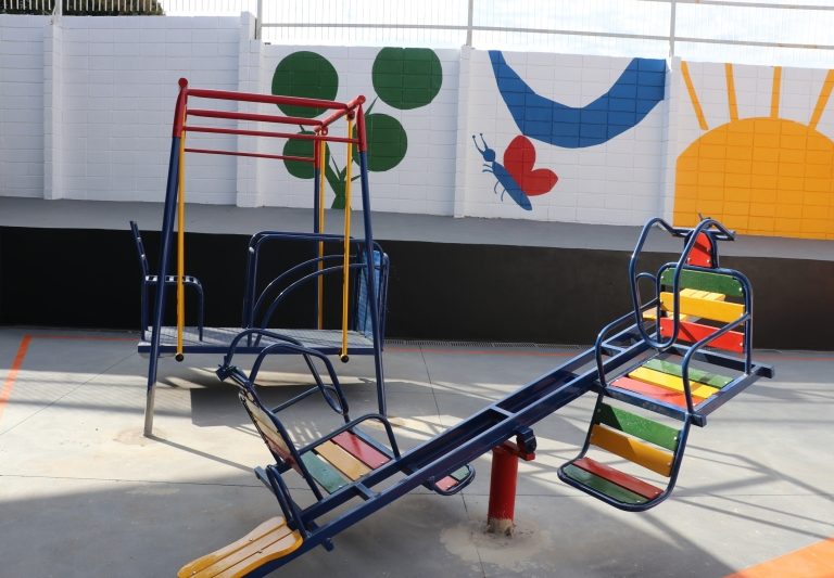 Escola da zona Sul é a primeira da rede municipal com brinquedos adaptados