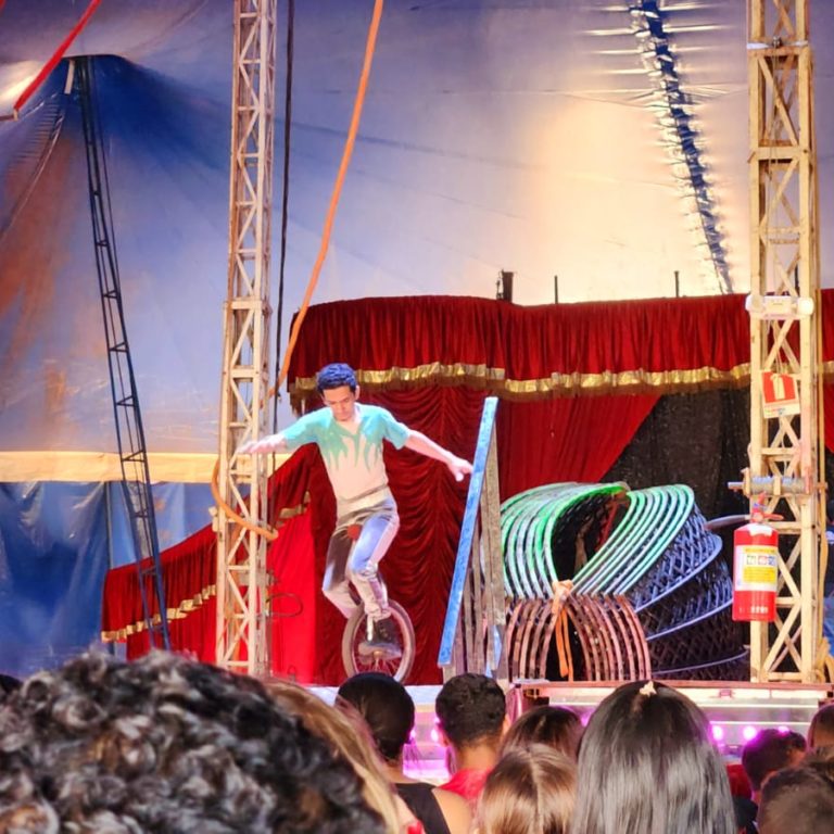 Escola de Vera Cruz promove expedição pedagógica em espetáculo de Circo