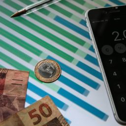 Mercado financeiro reduz pela terceira semana previsões para inflação e câmbio